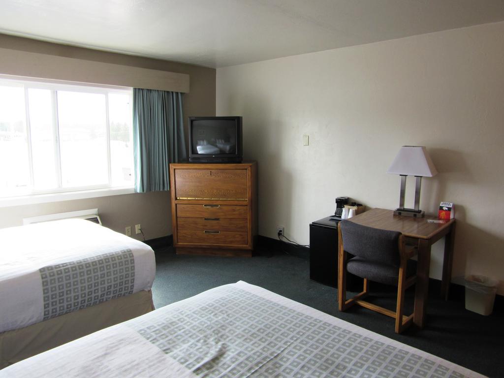 White Buffalo Hotel West Yellowstone Room photo